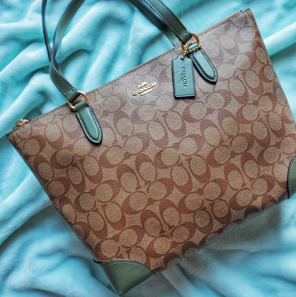 COACH Sig Zip Tote